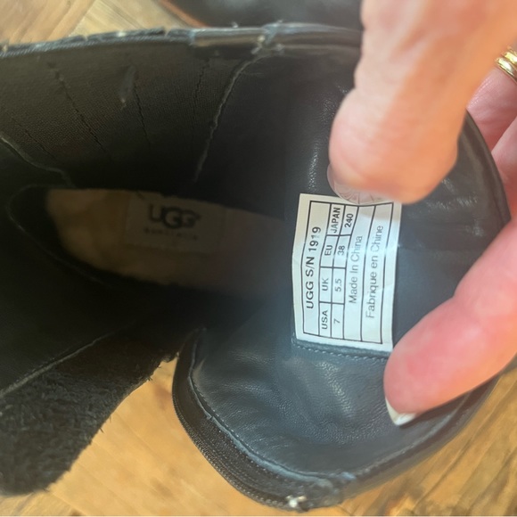 UGG women’s black leather zip boots - Picture 8 of 10